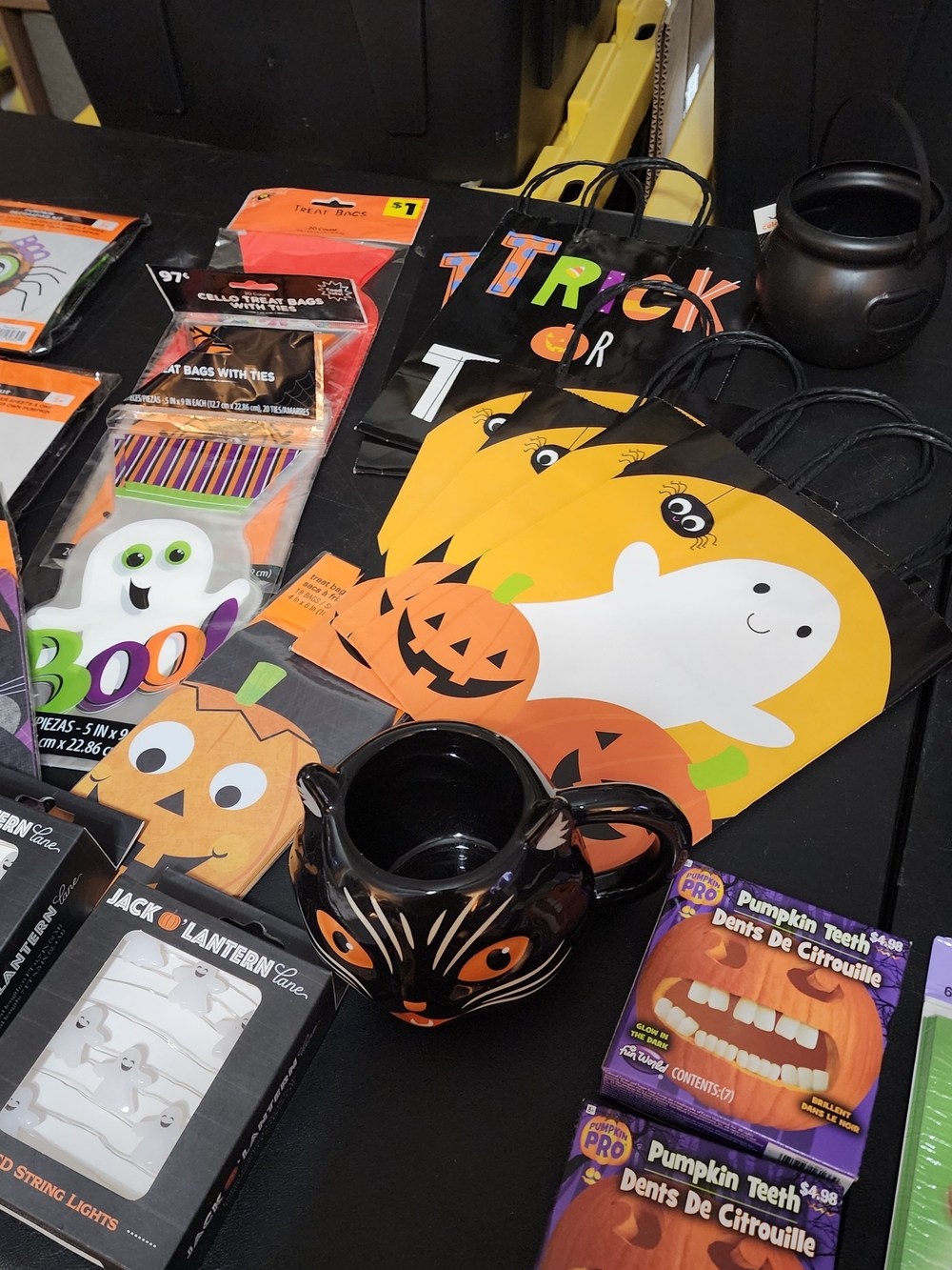 25 Pc Halloween Party Bundle
